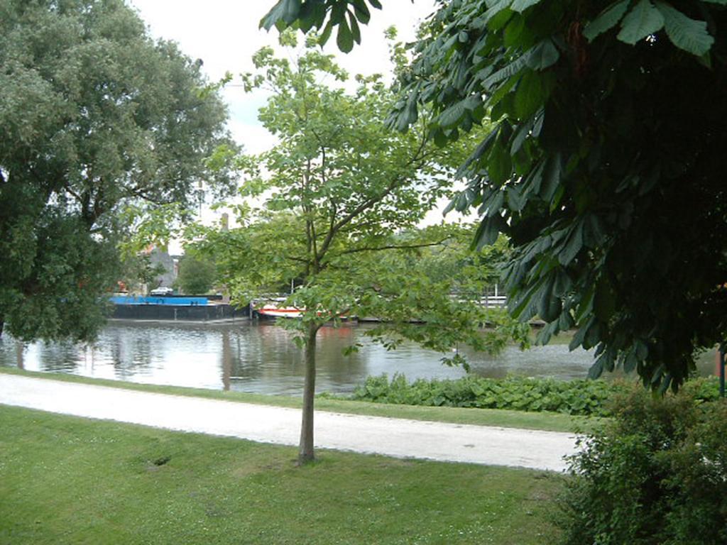 B&B Waterside Брюж Екстериор снимка